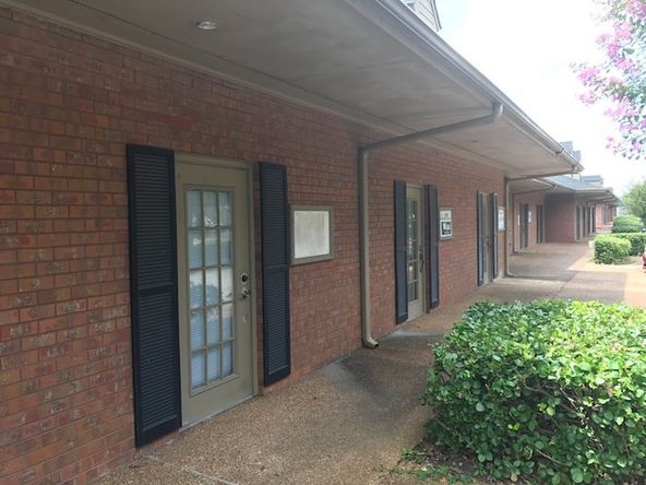 Walnut Bend Office Center: 320 S Walnut Bend Rd, Cordova, TN 38018